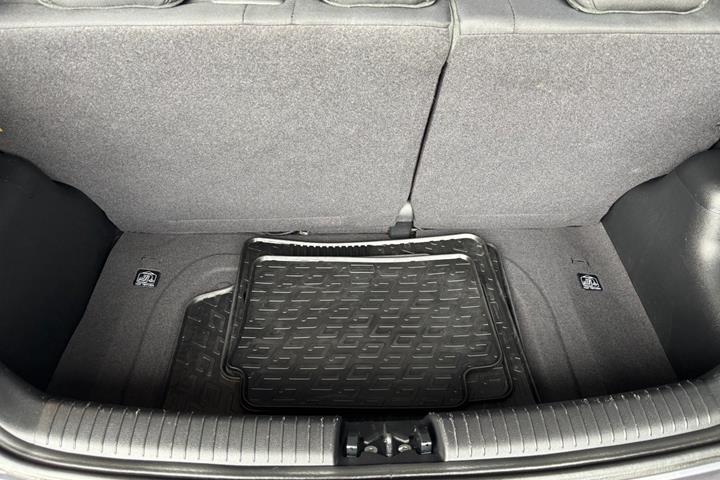 Grå Hyundai i10 fra 2020