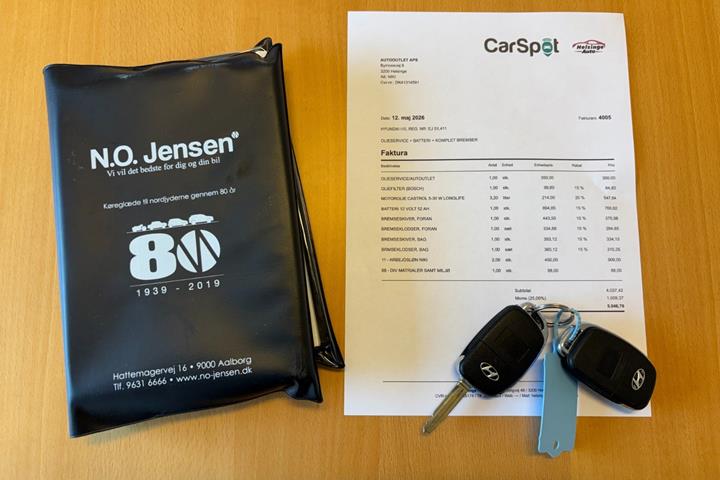 Grå Hyundai i10 fra 2020