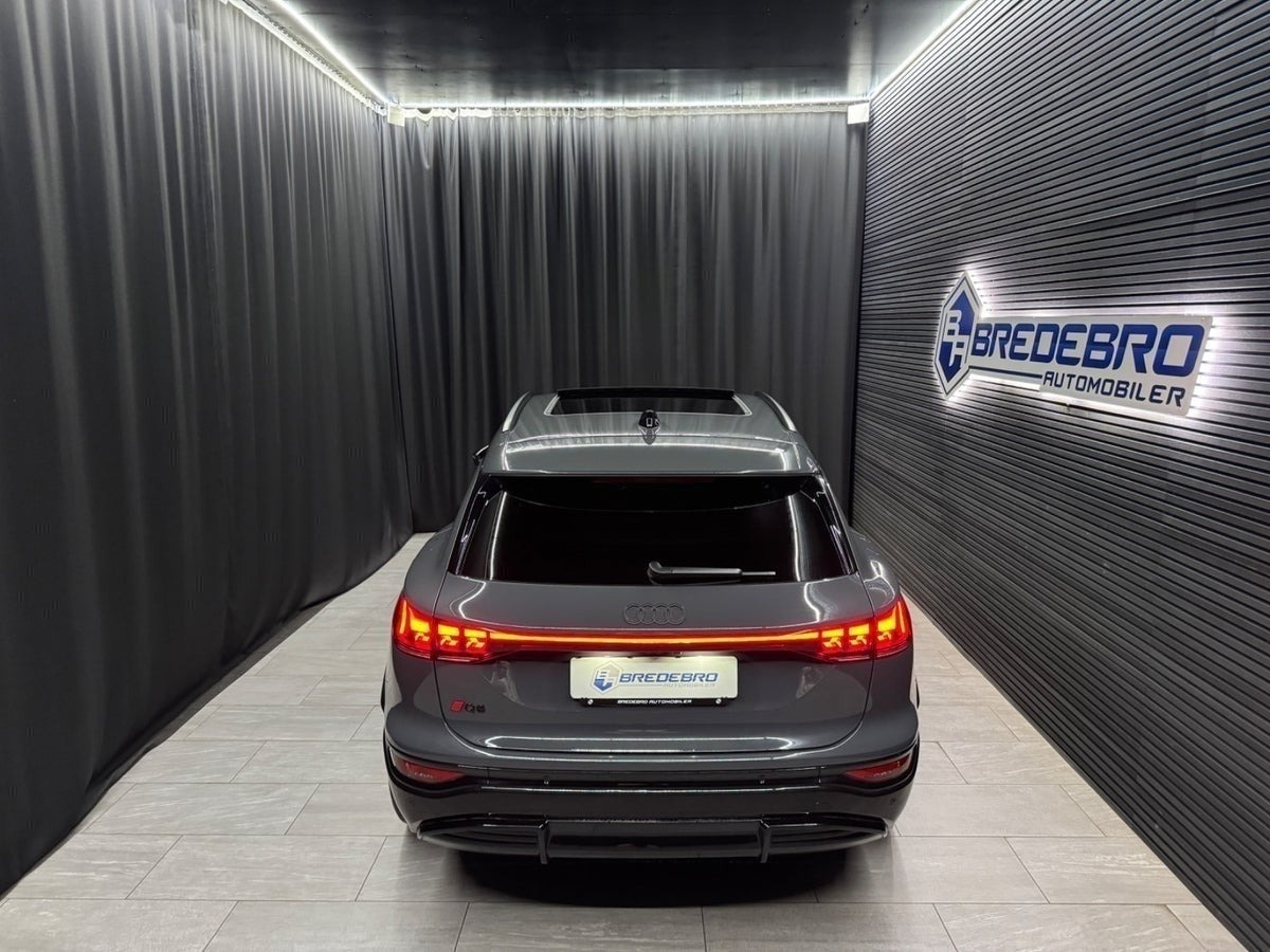Grå Audi Q6 e-tron fra 2024