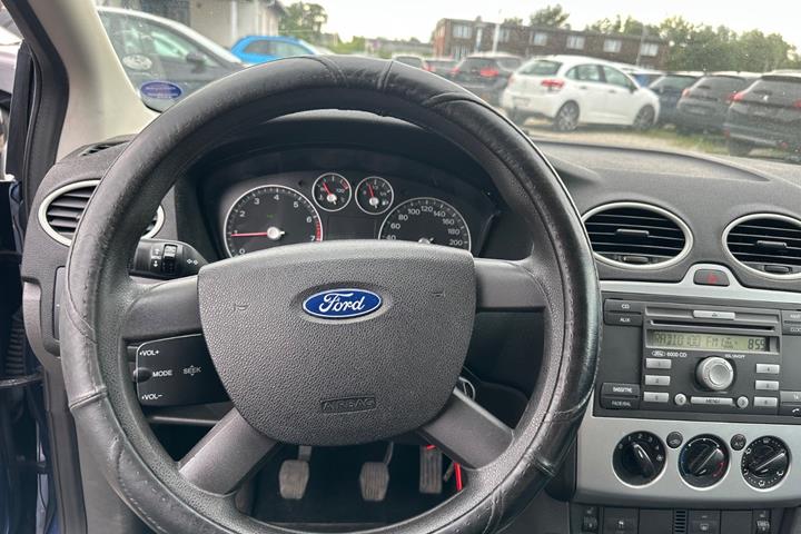 Blå Ford Focus fra 2006