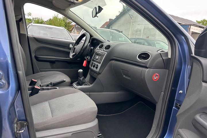 Blå Ford Focus fra 2006