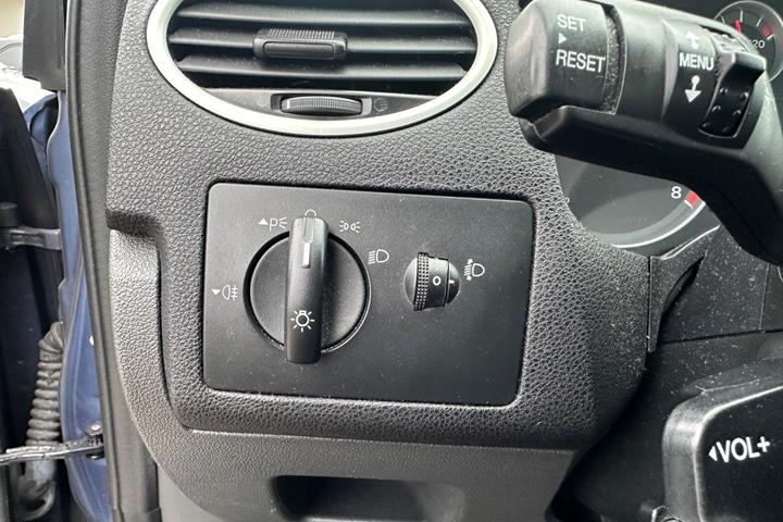 Blå Ford Focus fra 2006