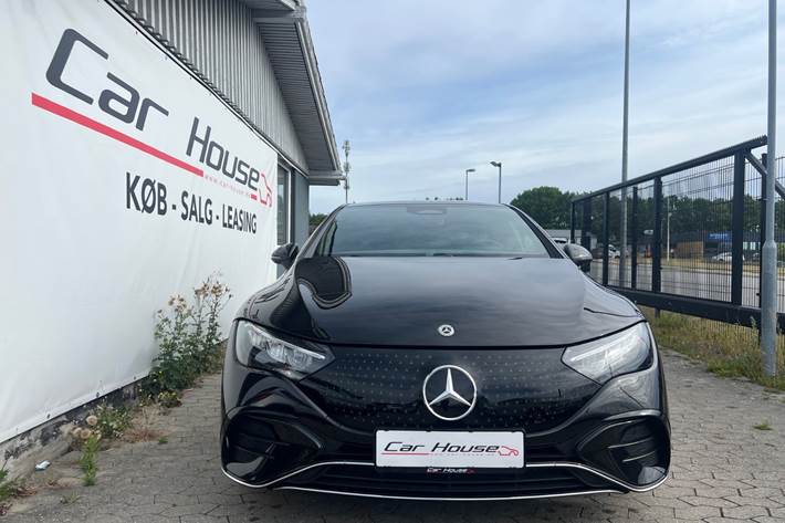 Sort Mercedes EQE300 fra 2024