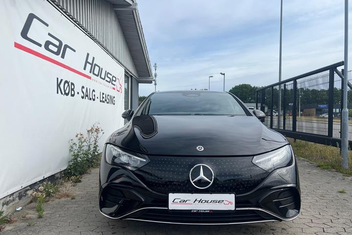 Sort Mercedes EQE300 fra 2024