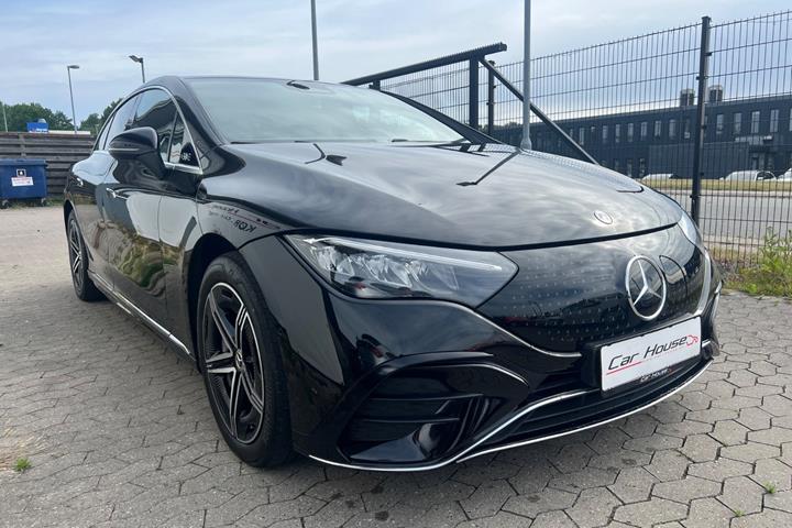 Sort Mercedes EQE300 fra 2024