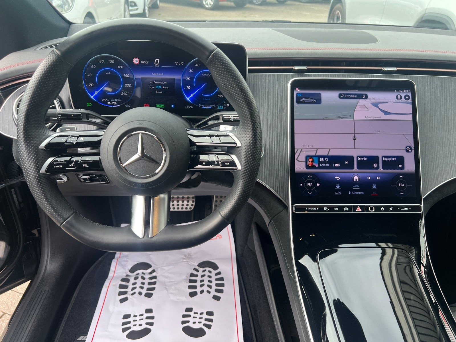 Sort Mercedes EQE300 fra 2024
