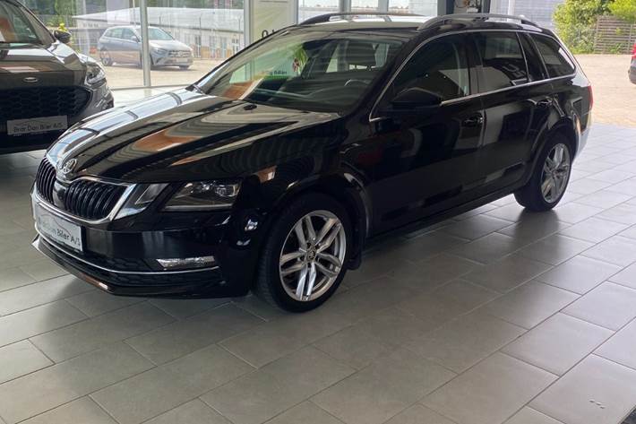 Sort Skoda Octavia fra 2019