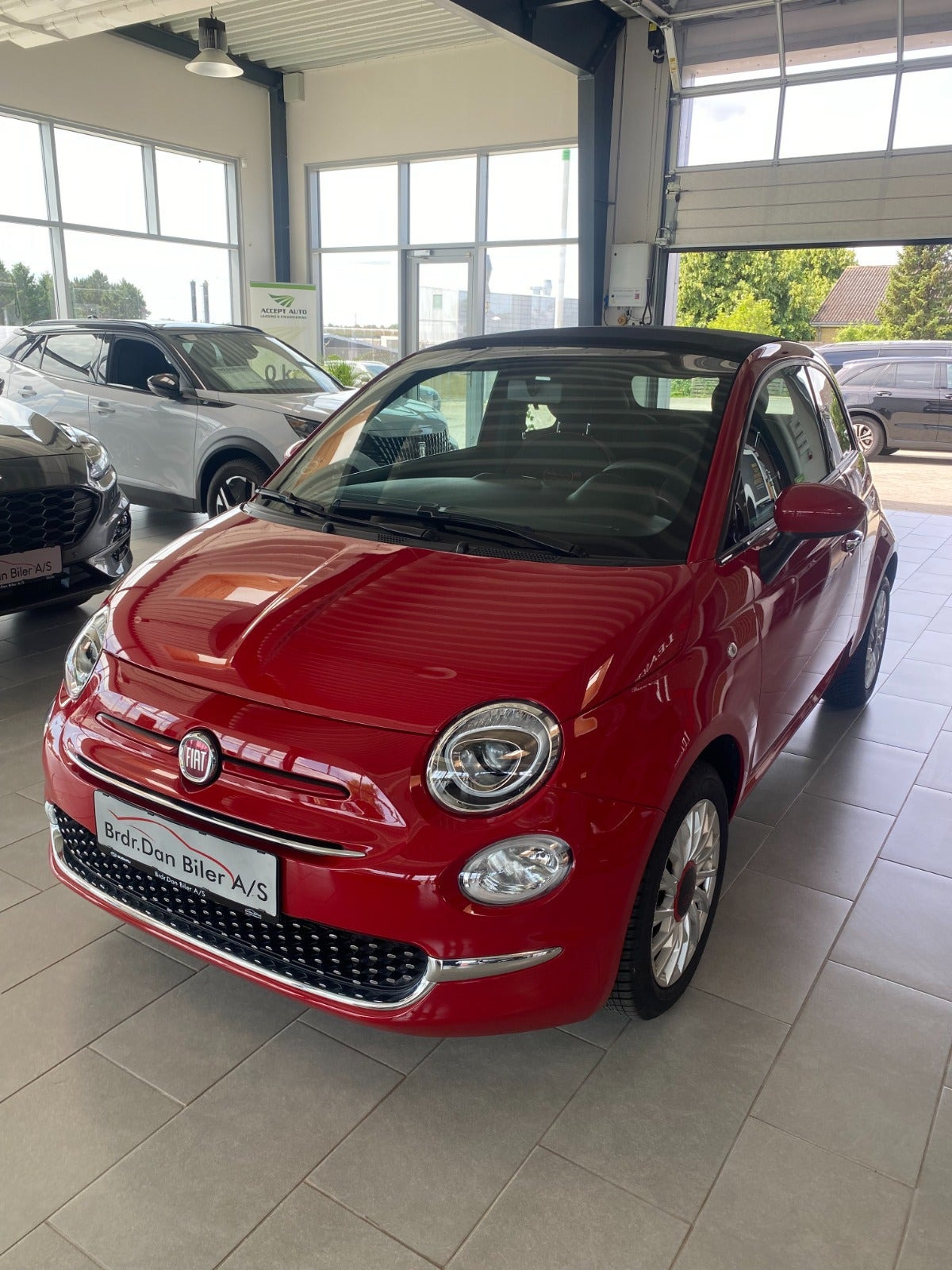 Rød Fiat 500C fra 2021
