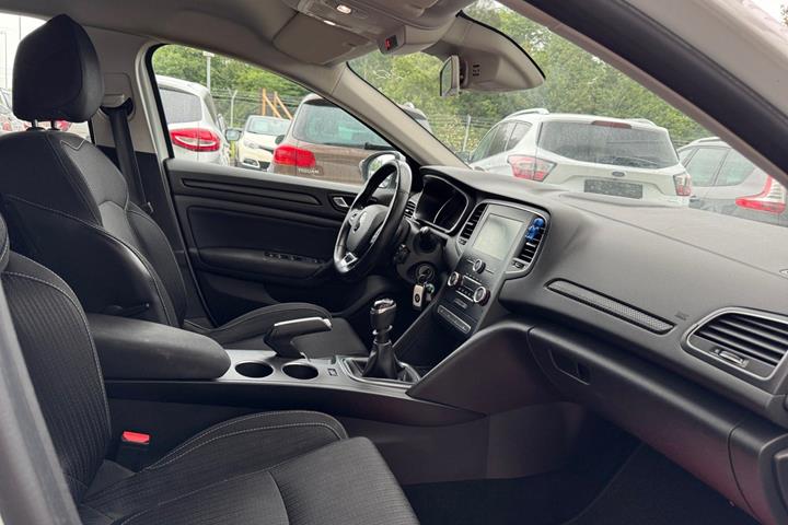 Hvid Renault Megane IV fra 2018