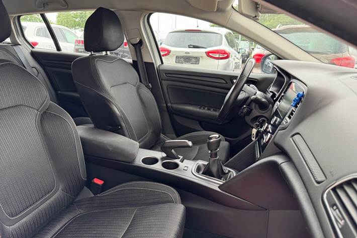 Hvid Renault Megane IV fra 2018
