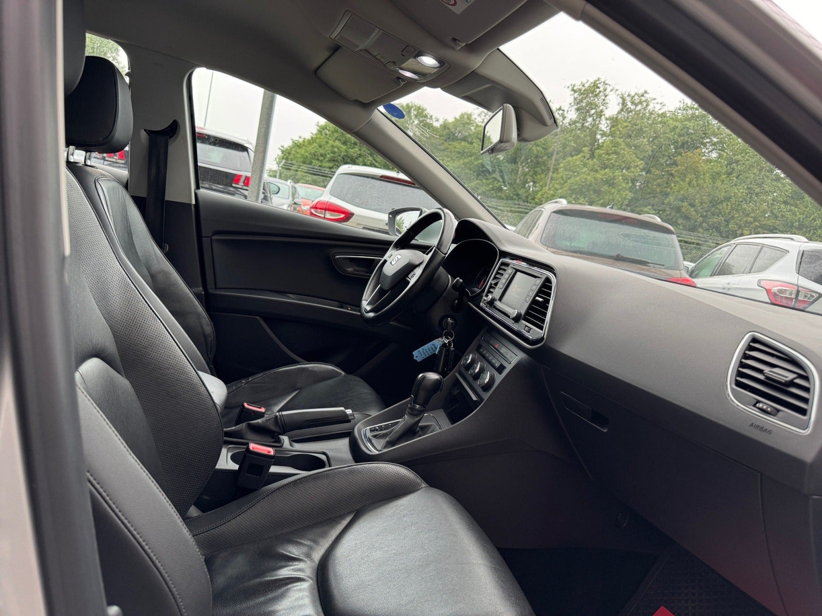 Sølv Seat Leon fra 2015
