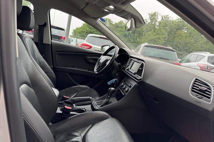Sølv Seat Leon fra 2015