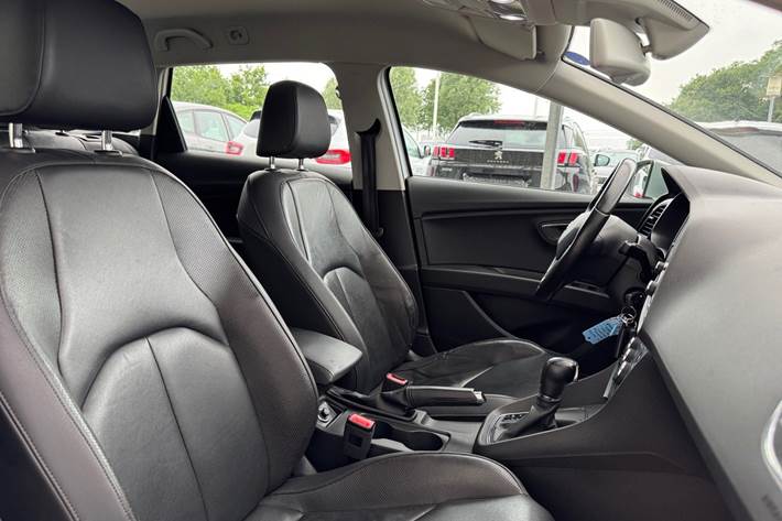 Sølv Seat Leon fra 2015