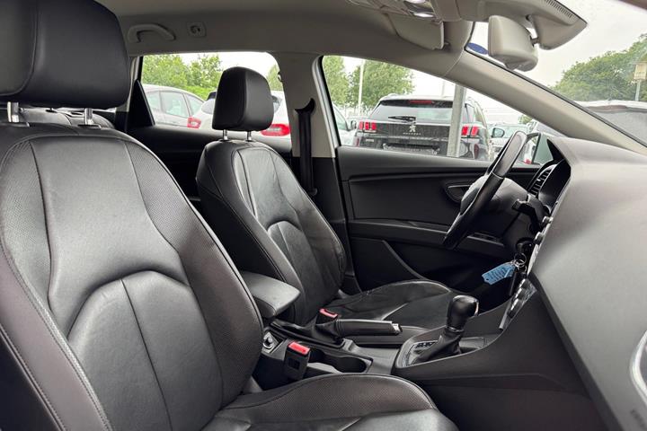 Sølv Seat Leon fra 2015