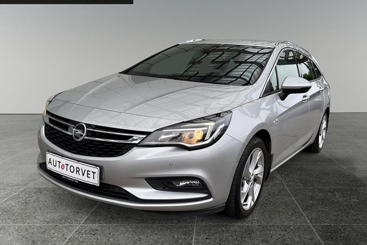 Sølv Opel Astra fra 2019 set udefra