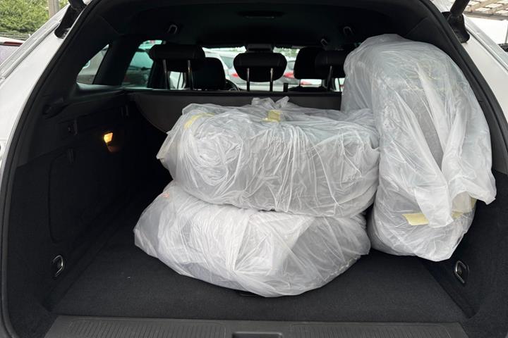 Sølv Opel Astra fra 2019