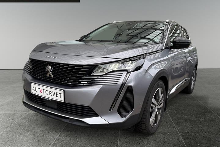 Grå Peugeot 3008 fra 2021 set udefra