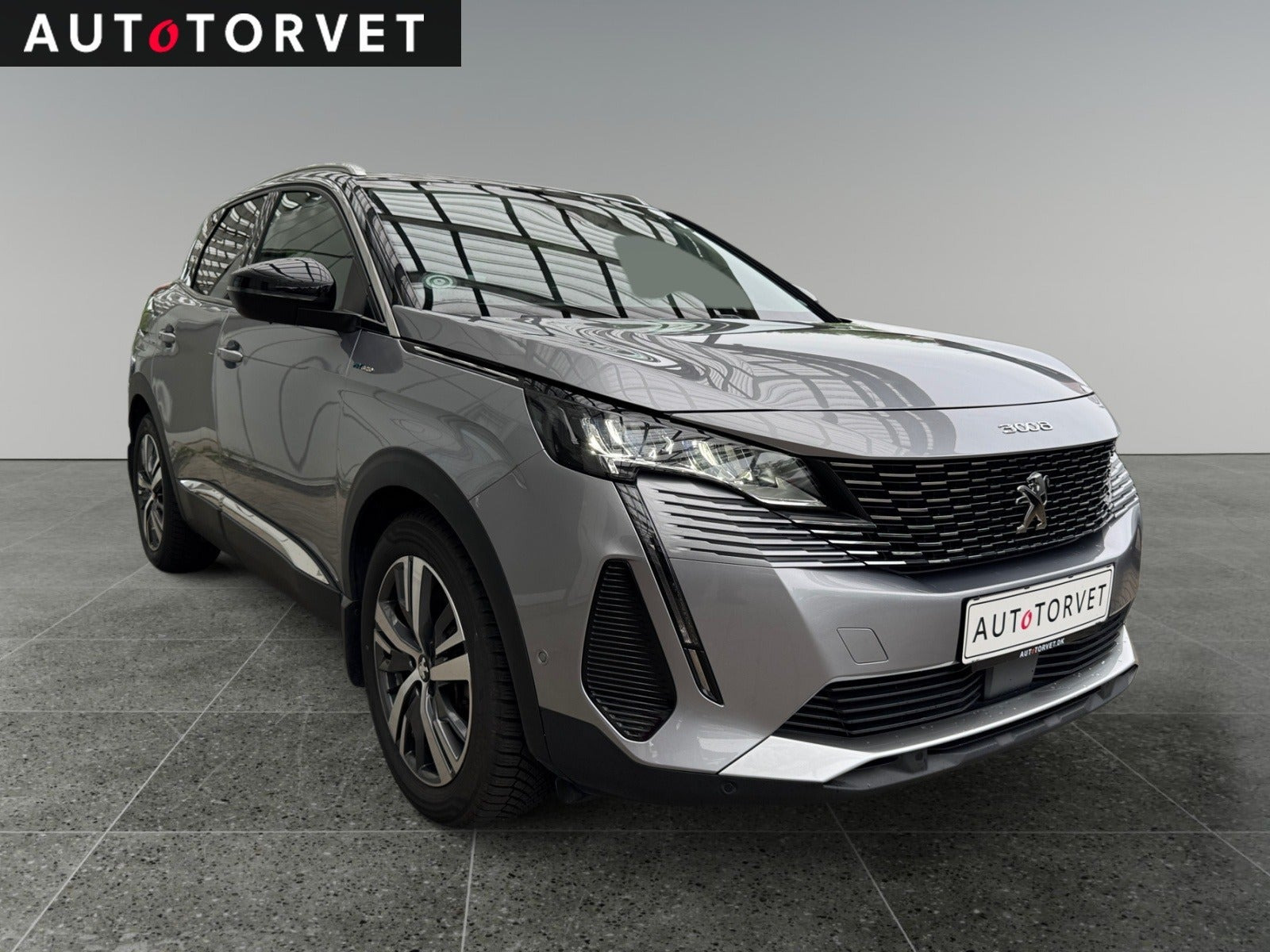 Grå Peugeot 3008 fra 2021