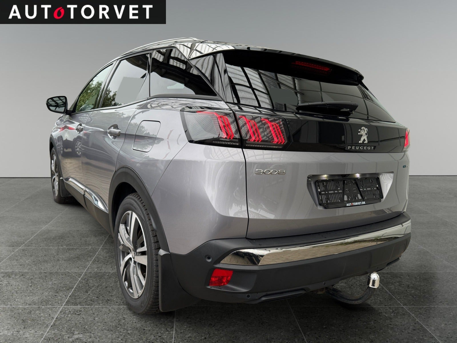 Grå Peugeot 3008 fra 2021