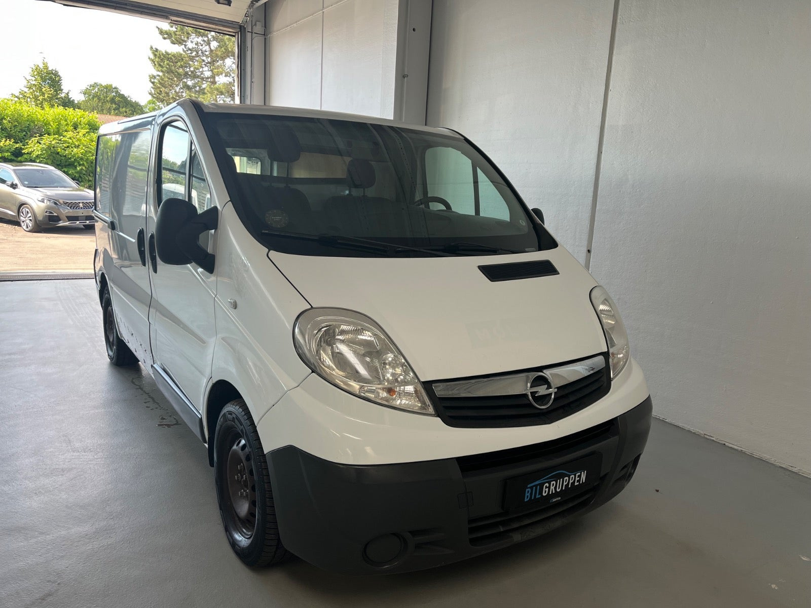 Hvid Opel Vivaro fra 2014