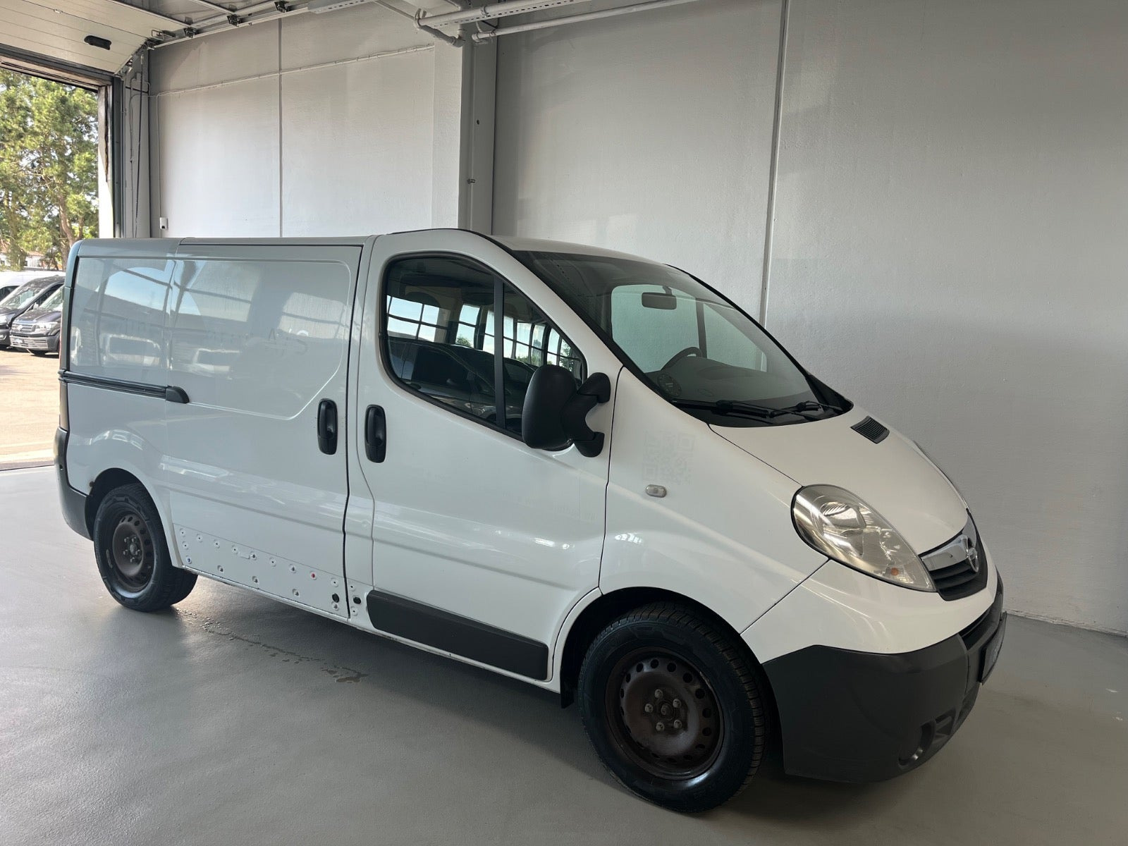 Hvid Opel Vivaro fra 2014