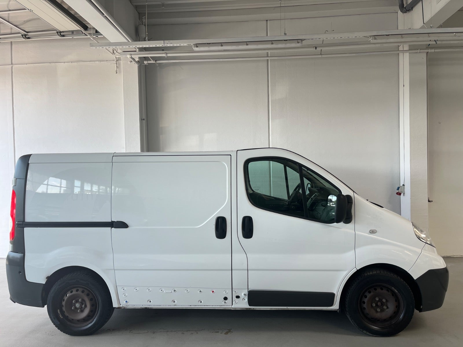 Hvid Opel Vivaro fra 2014
