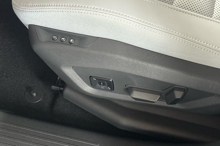 Grå Citroën ë-C5 Aircross fra 2026