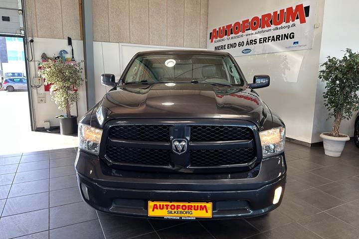 Blå Dodge RAM 1500 fra 2014