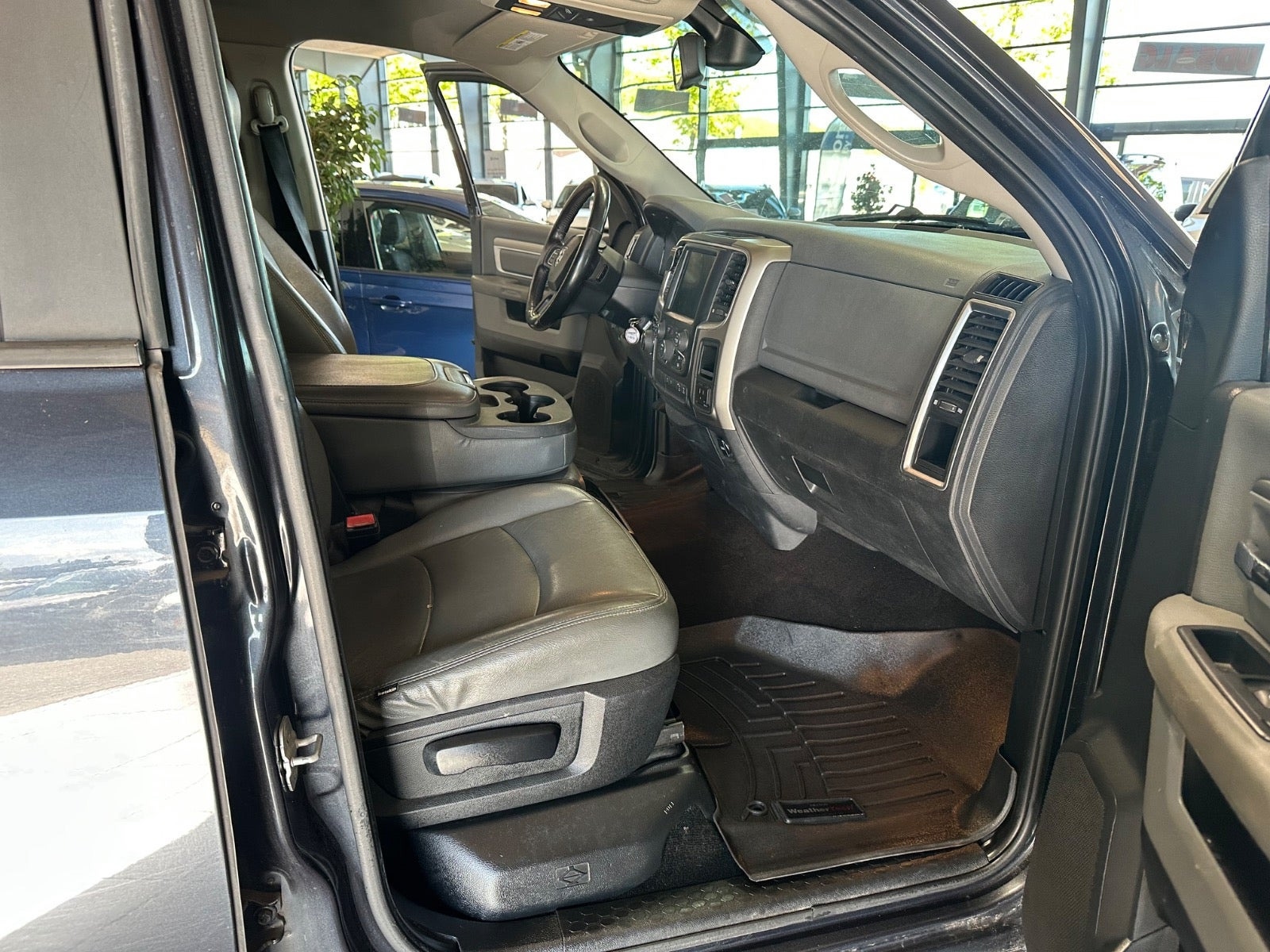 Blå Dodge RAM 1500 fra 2014
