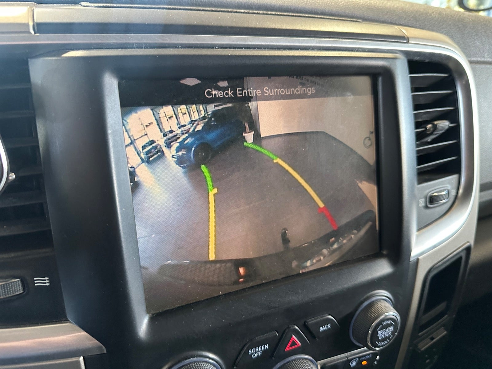 Blå Dodge RAM 1500 fra 2014