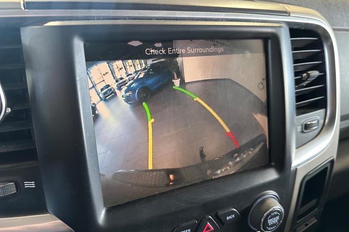 Blå Dodge RAM 1500 fra 2014