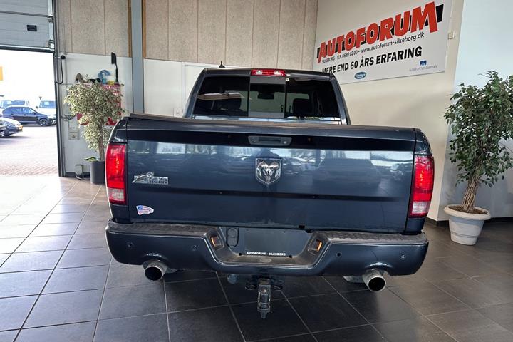 Blå Dodge RAM 1500 fra 2014