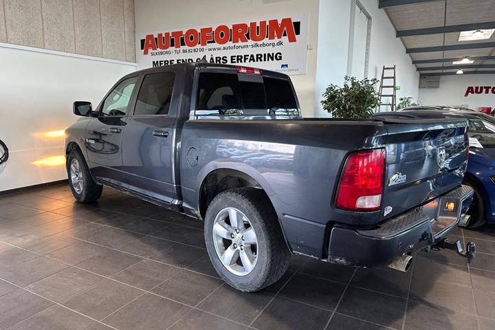Blå Dodge RAM 1500 fra 2014