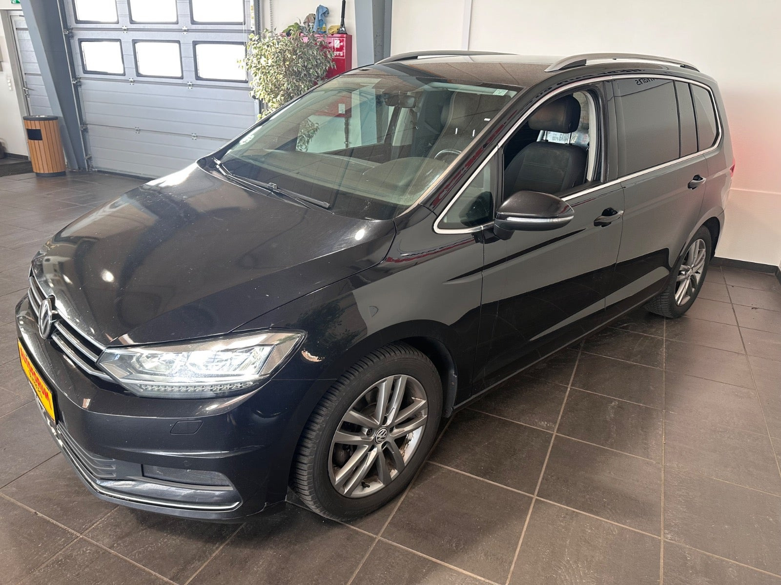 Sort VW Touran fra 2020