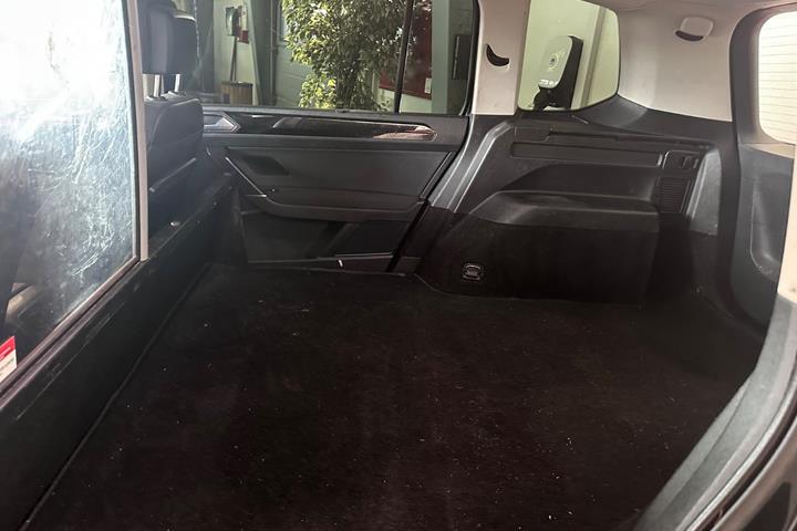Sort VW Touran fra 2020