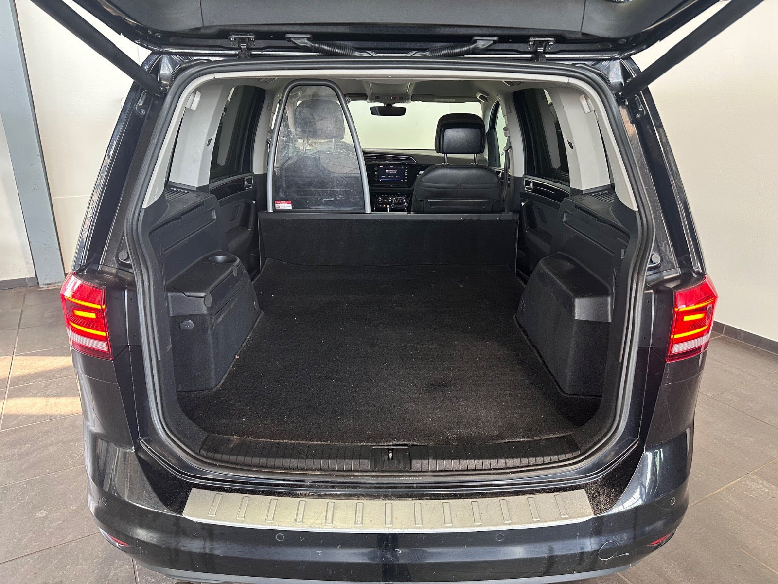 Sort VW Touran fra 2020
