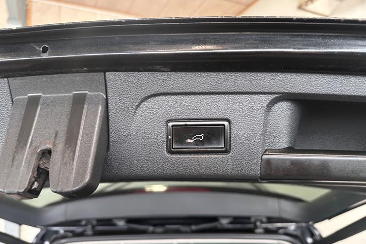 Sort VW Touran fra 2020