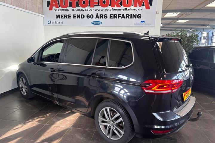 Sort VW Touran fra 2020