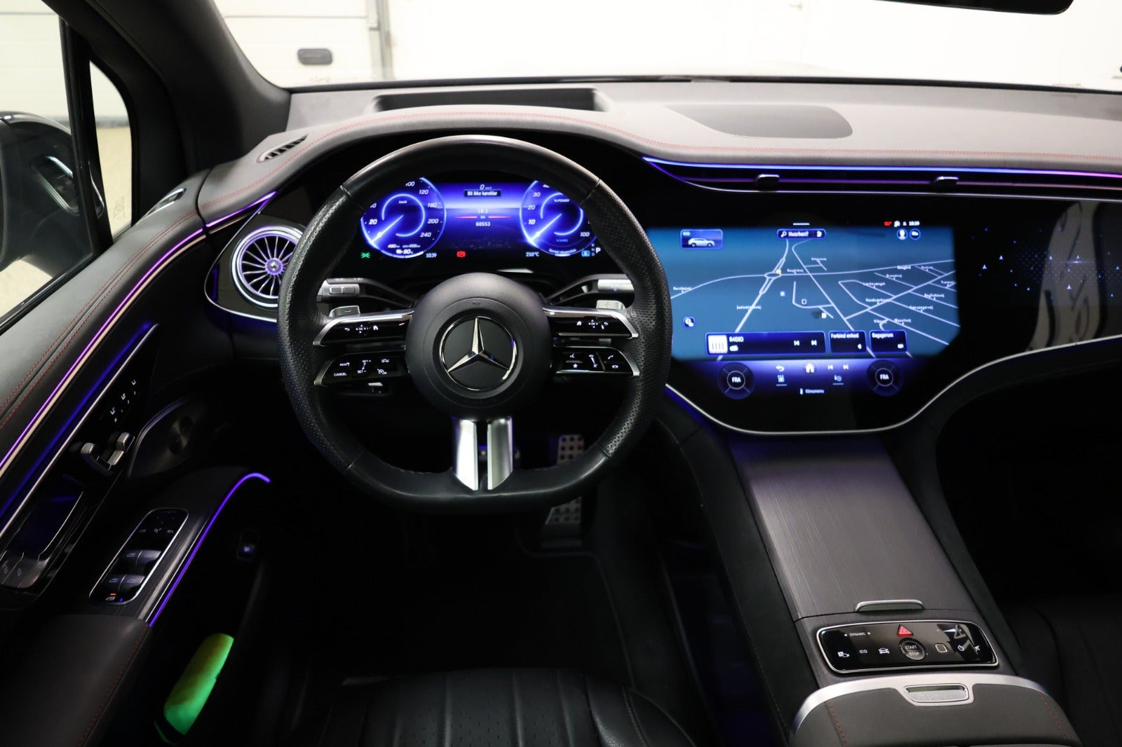 Grå Mercedes EQS450+ SUV fra 2024