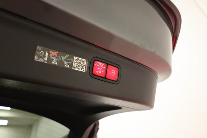 Grå Mercedes EQS450+ SUV fra 2024