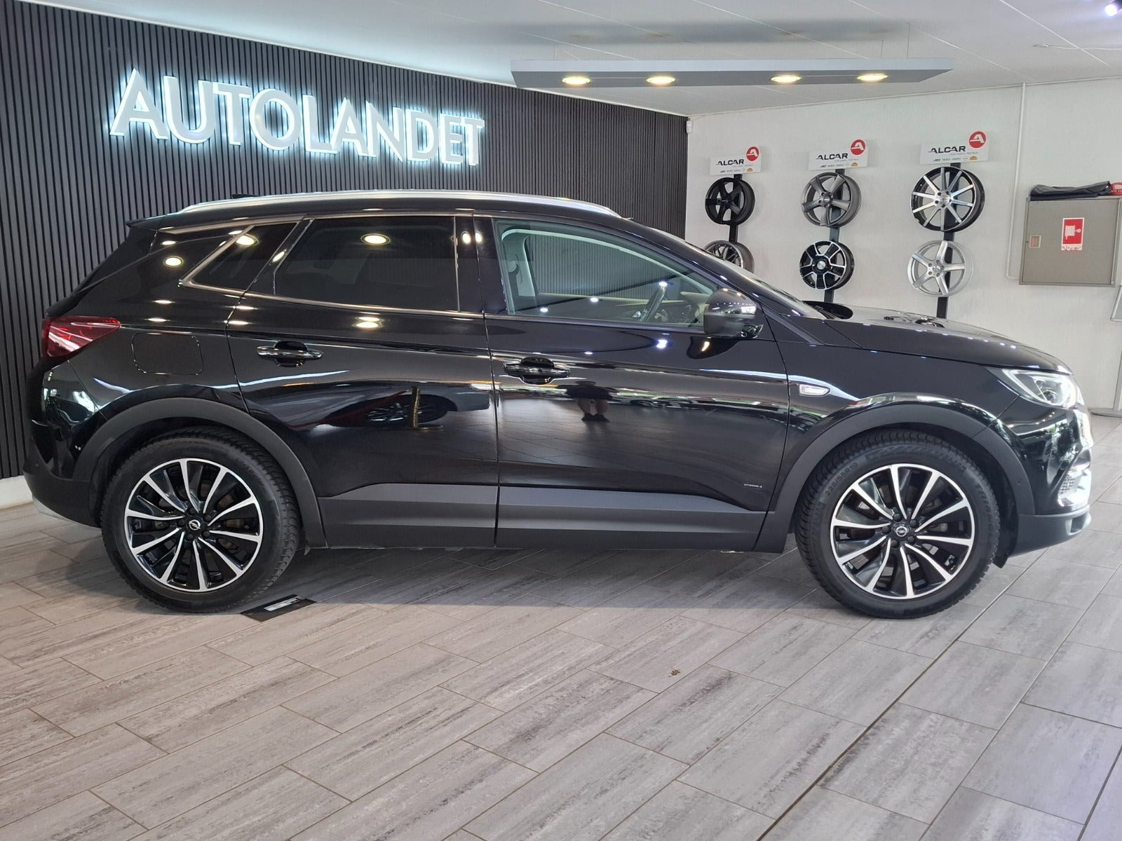Sort Opel Grandland X fra 2021