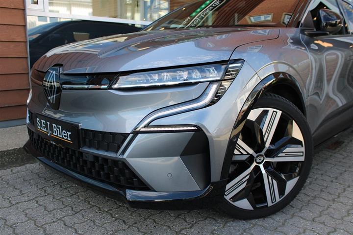 Grå Renault Megane E-Tech fra 2024