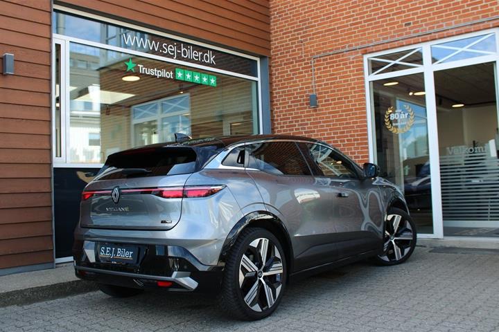Grå Renault Megane E-Tech fra 2024