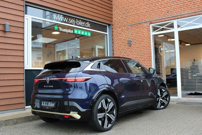 Blå Renault Megane E-Tech fra 2023