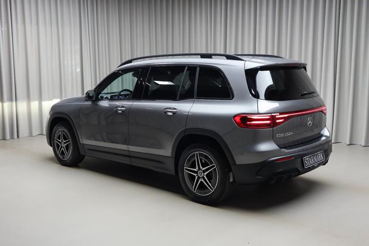 Grå Mercedes EQB250+ fra 2026