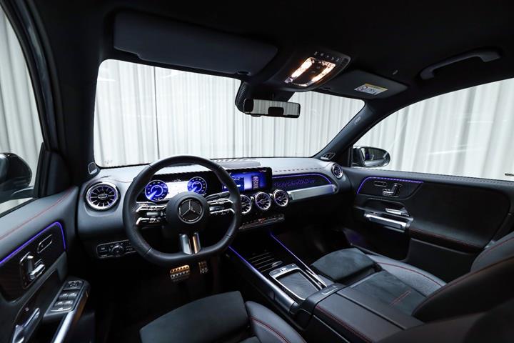 Grå Mercedes EQB250+ fra 2026