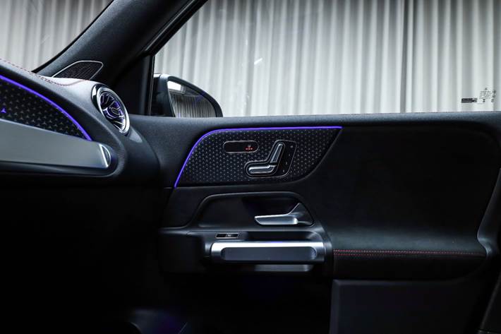 Grå Mercedes EQB250+ fra 2026