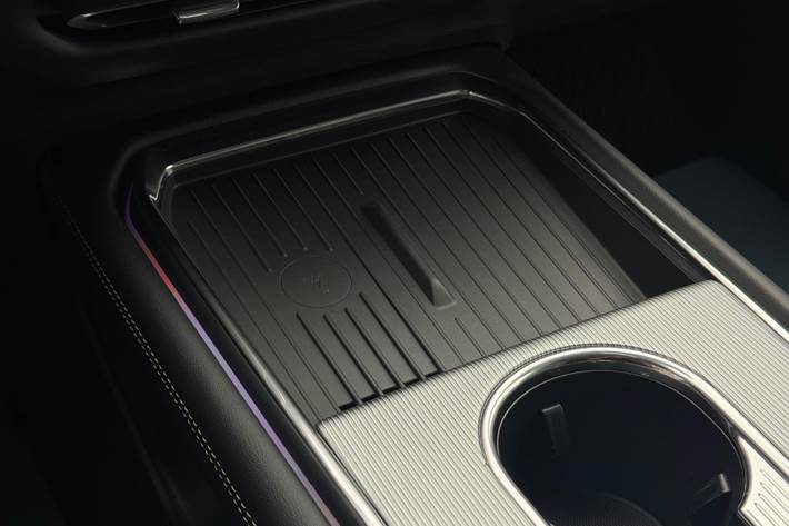 Sort Mazda 6e fra 2025