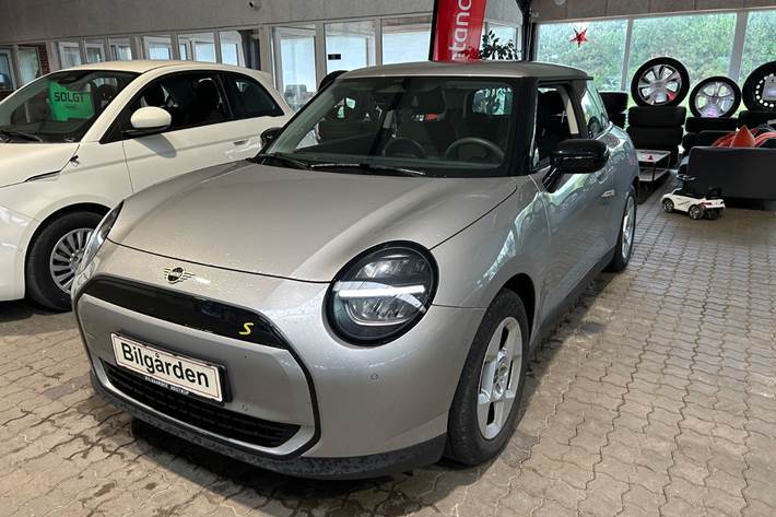 Sølv Mini Cooper SE fra 2024