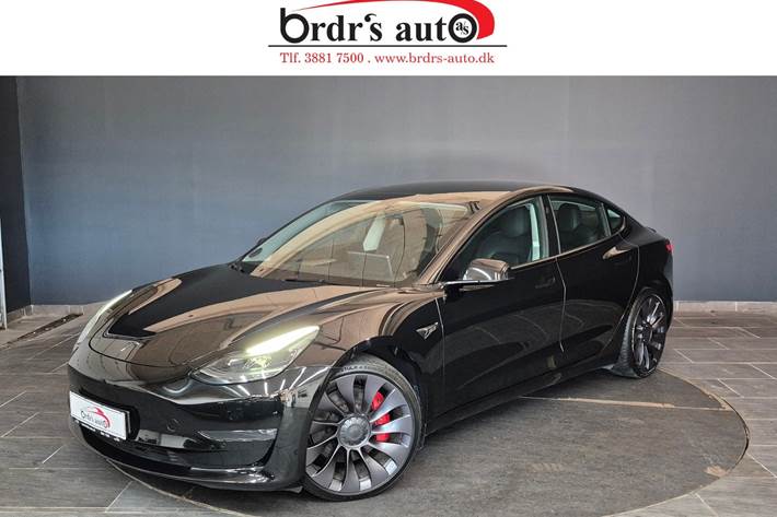Sort Tesla Model 3 fra 2021 set udefra